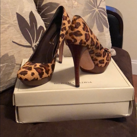 Great Condition- BCBG,Leopard Print shoes - Picture 2 of 4